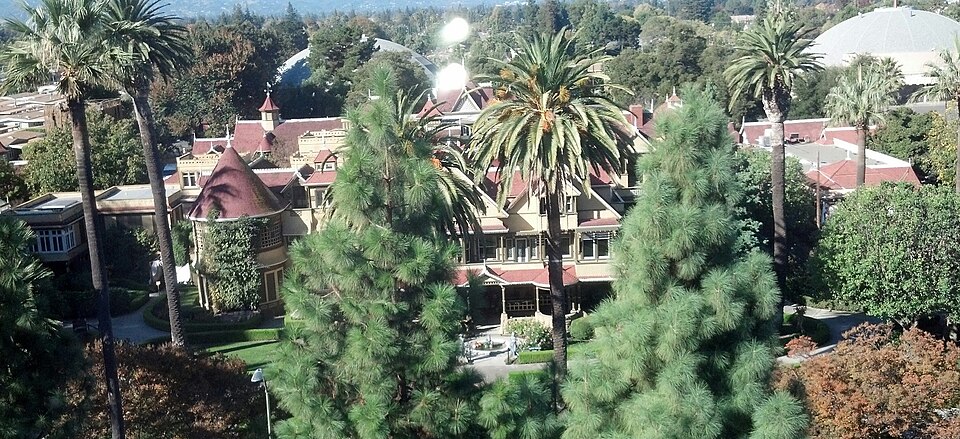 Winchester Mystery House long distance view to show a lot of the house.